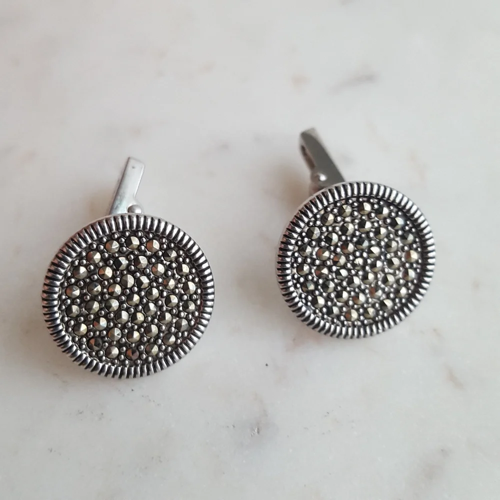 🌙Gorgeous Kenneth Cole Mercasite Cufflinks